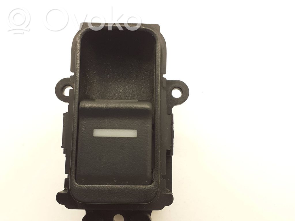 Electric window control switch   A210E,6T08
