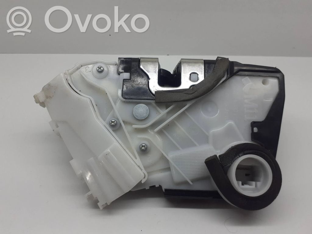 Honda CR-V Priekšpusē slēdzene 