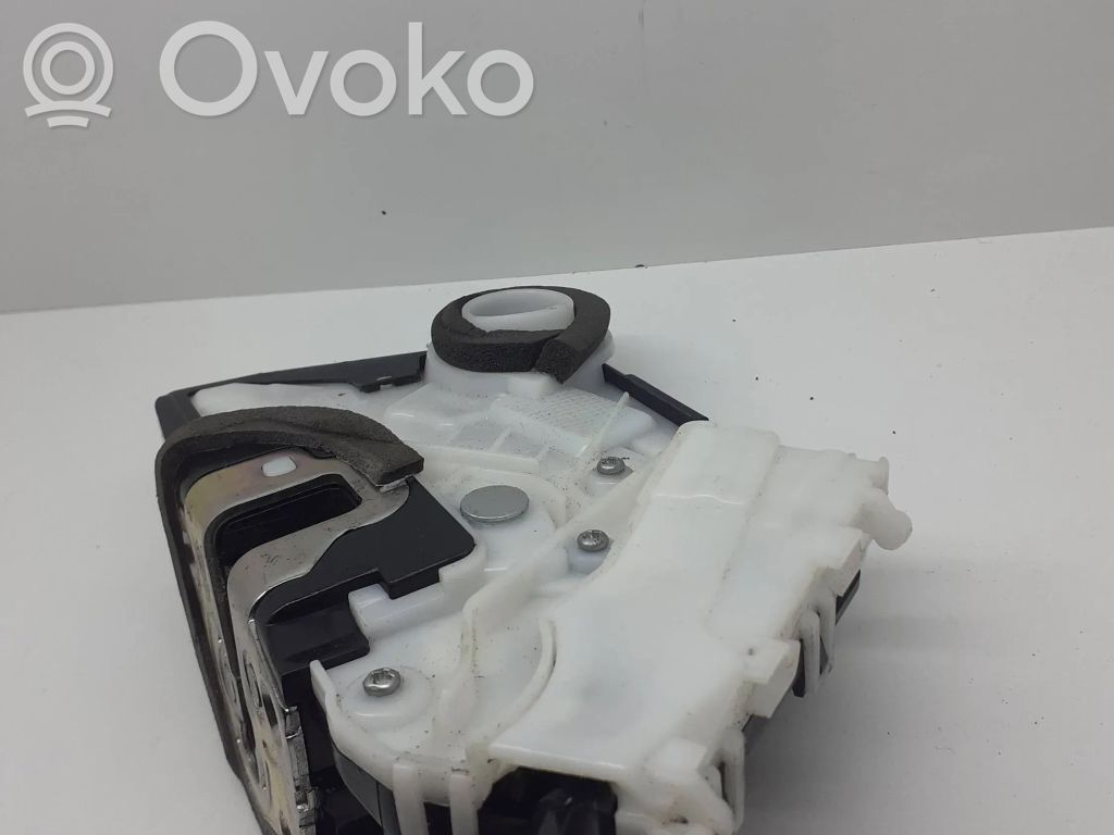 Honda CR-V Priekšpusē slēdzene 