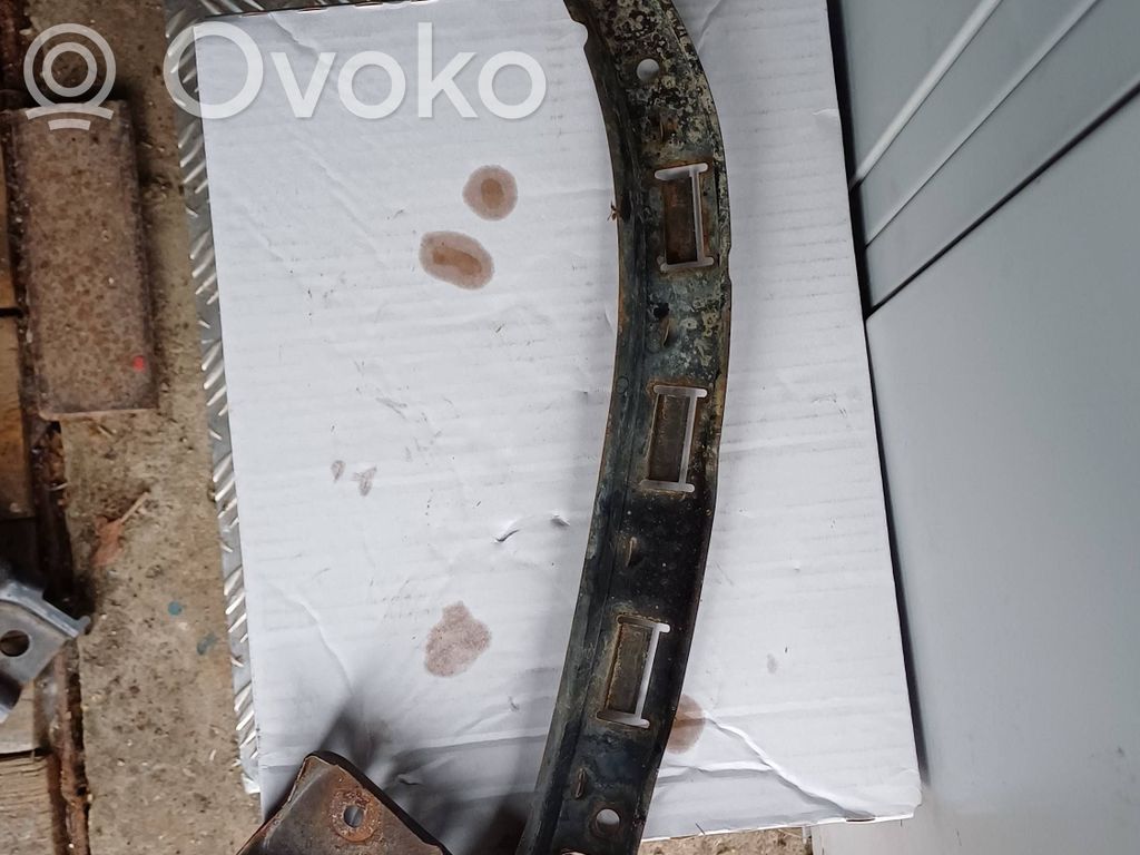 Headlight/headlamp mounting bracket