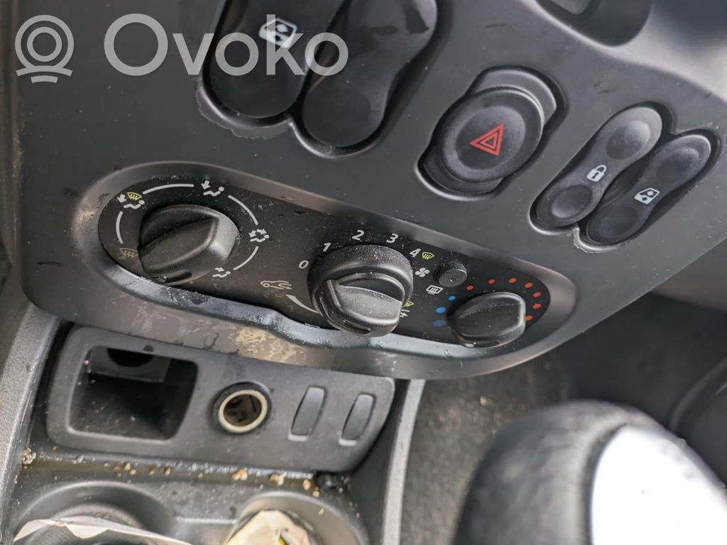 Dacia Duster Climate control unit 