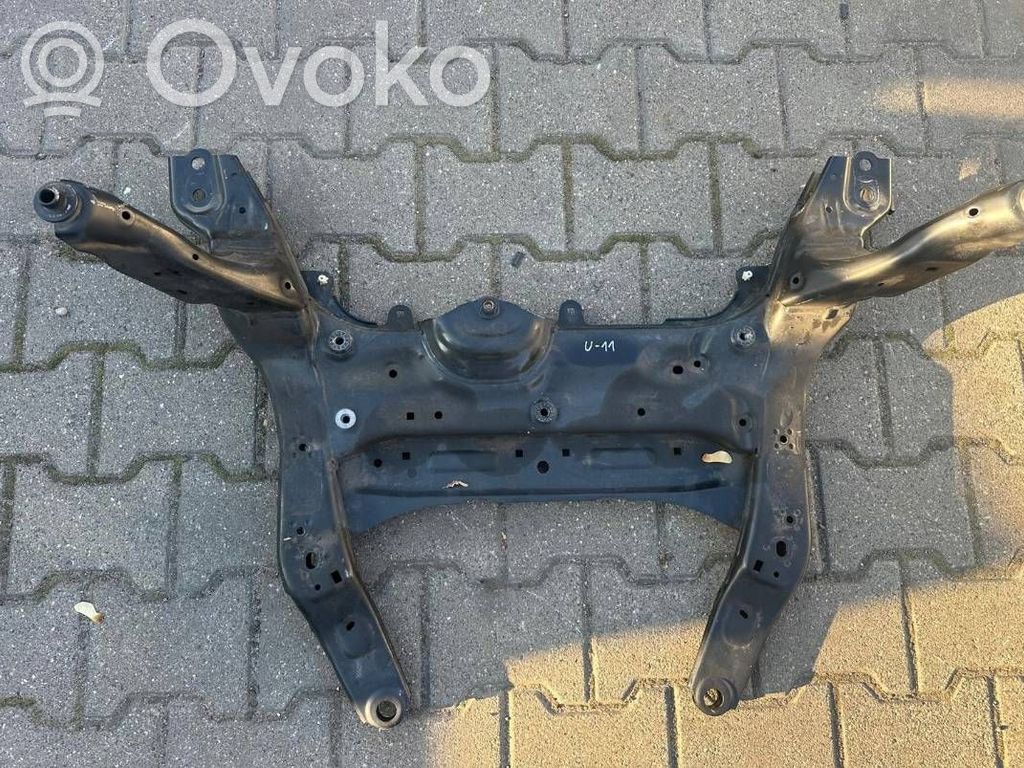 BMW X1 U11 Priekinis sustiprinimas bamperio 