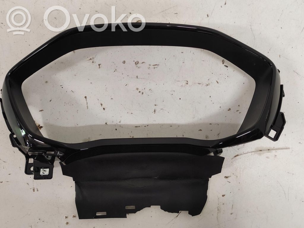 KIA Niro Kojelaudan keskiverhoilu 