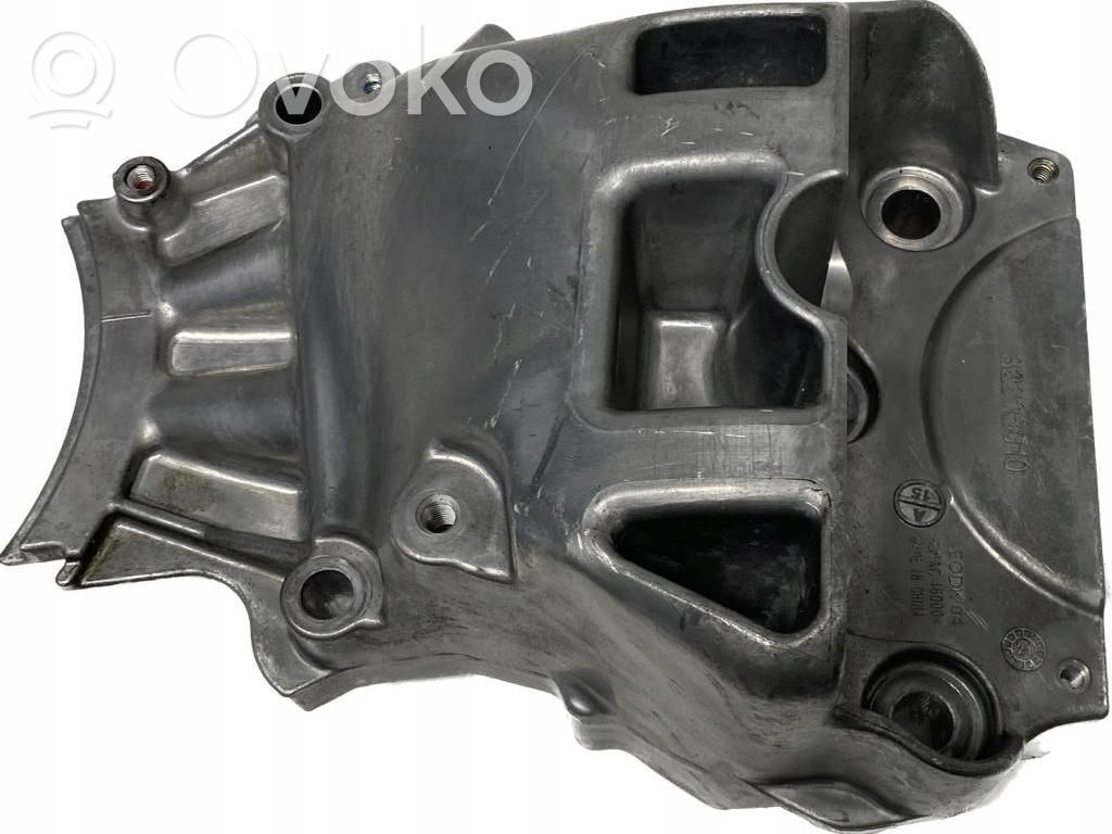 Volvo XC40 Engine mount bracket 