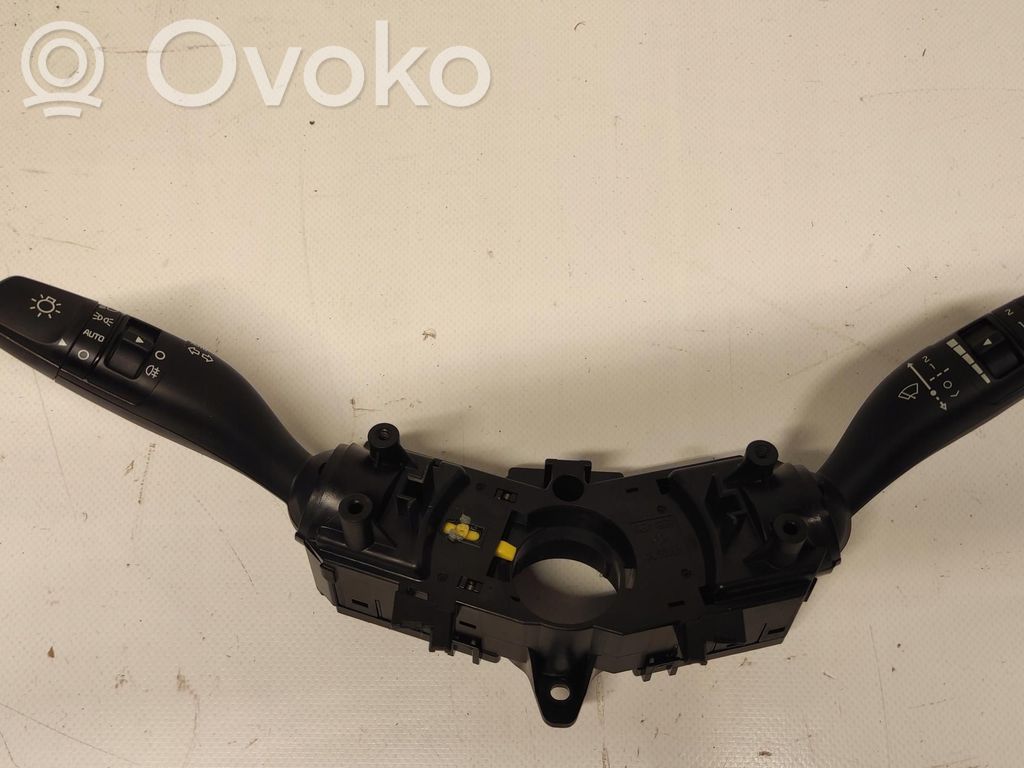 KIA Ceed Commodo, commande essuie-glace/phare 