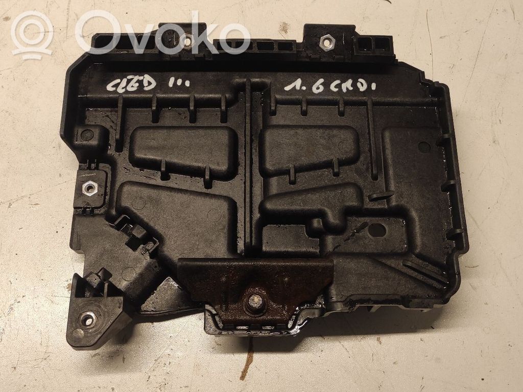 KIA Ceed Akkulaatikon alusta 