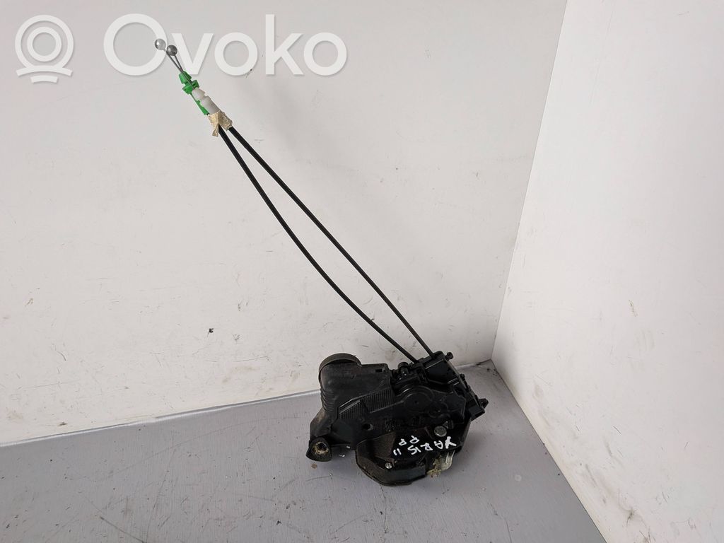Toyota Yaris Zamek drzwi przednich 