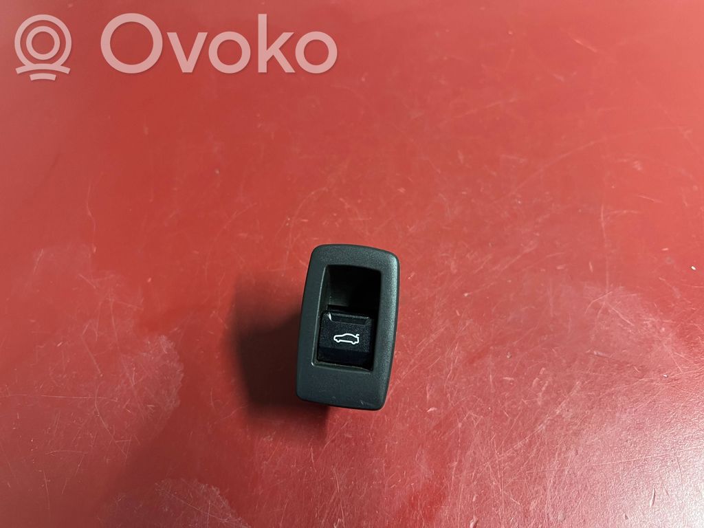 Tailgate/boot open switch button   5A2BCB6