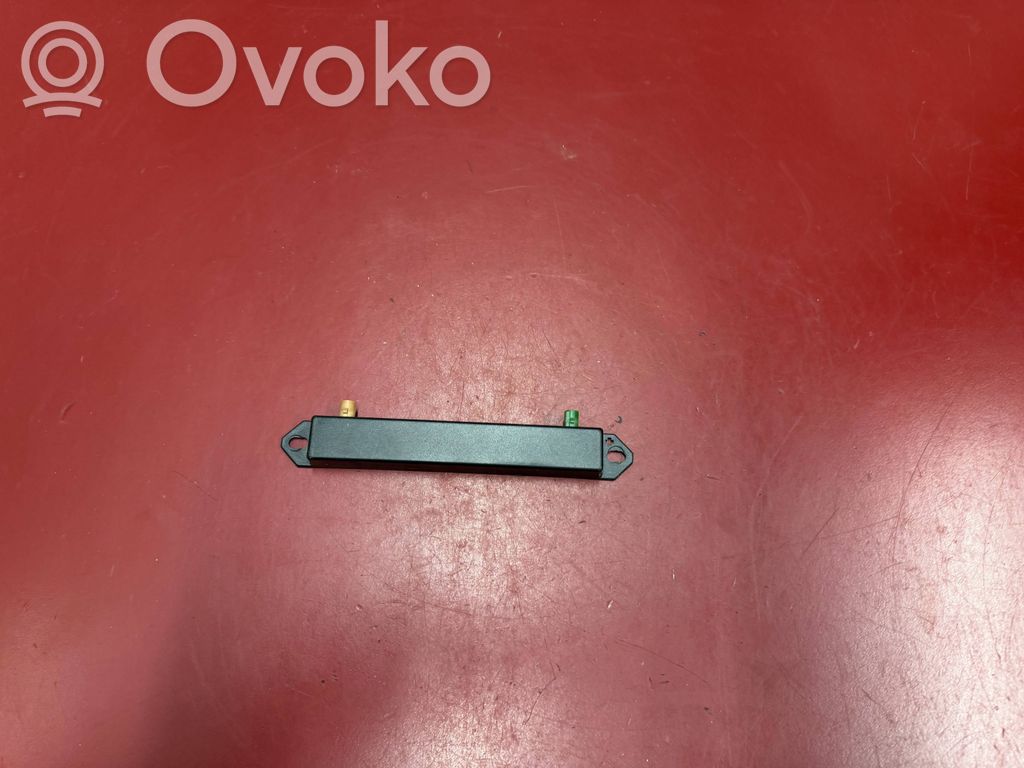 Chrysler Pacifica Aerial antenna amplifier 
