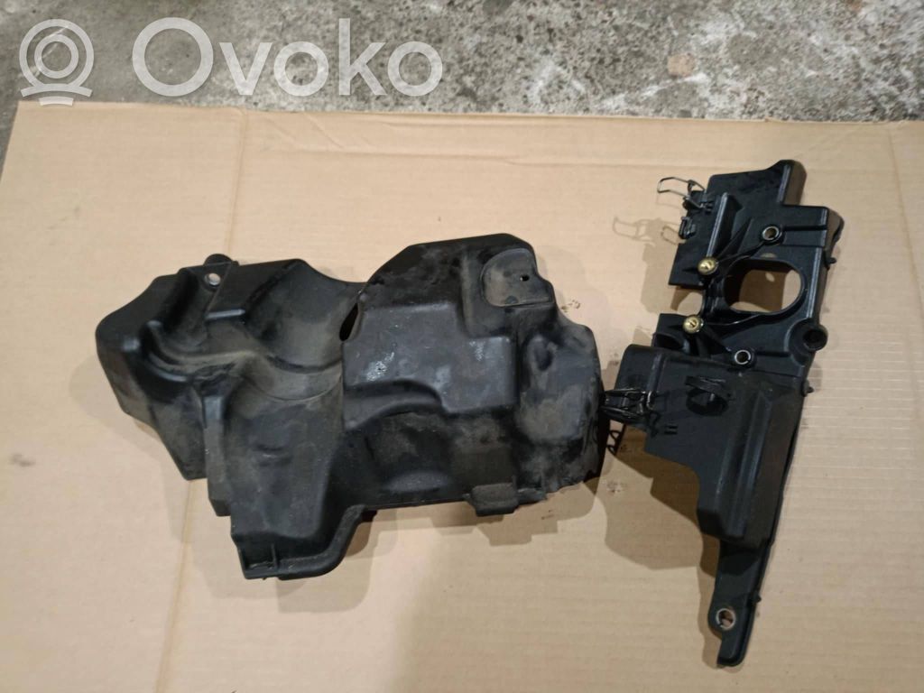 Engine cover (trim)   8200549100