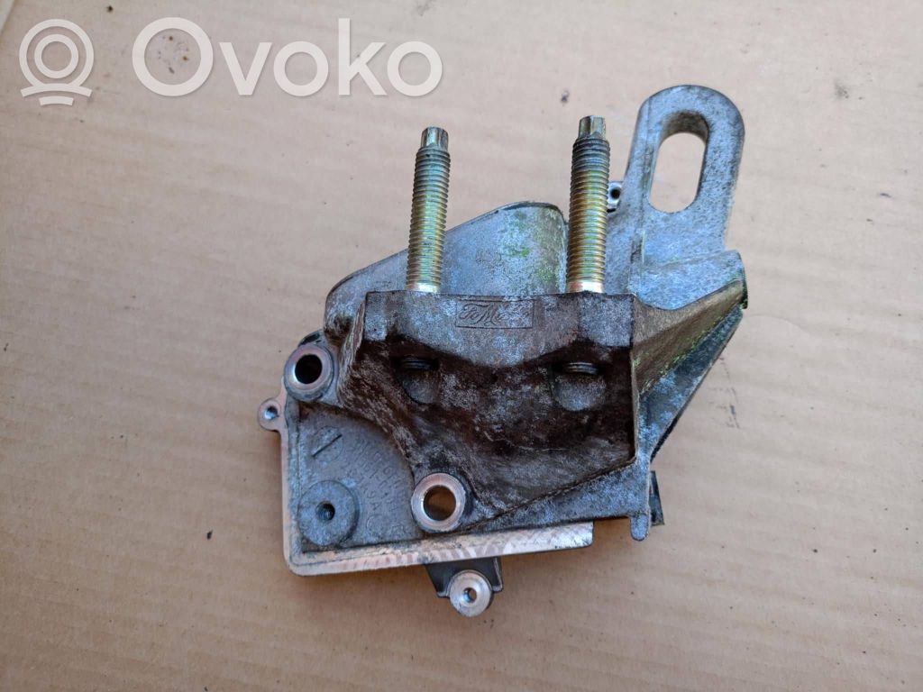 Volvo V50 Engine mounting bracket 