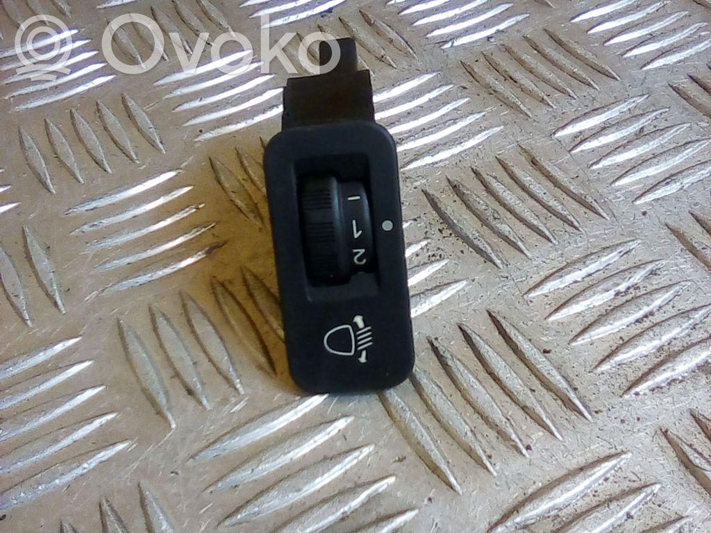 Peugeot 206 Headlight level height control switch 