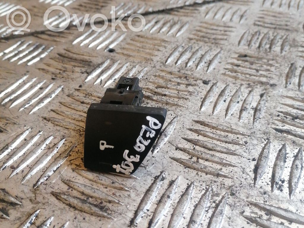 Central locking switch button   231417