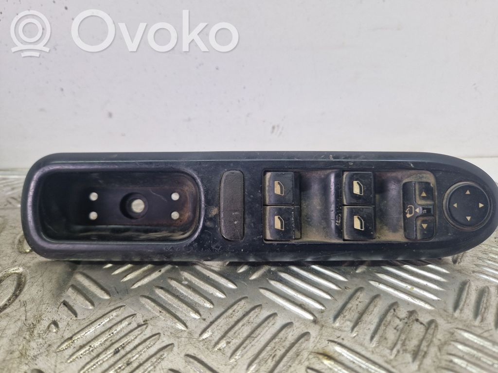Peugeot 407 Electric window control switch 