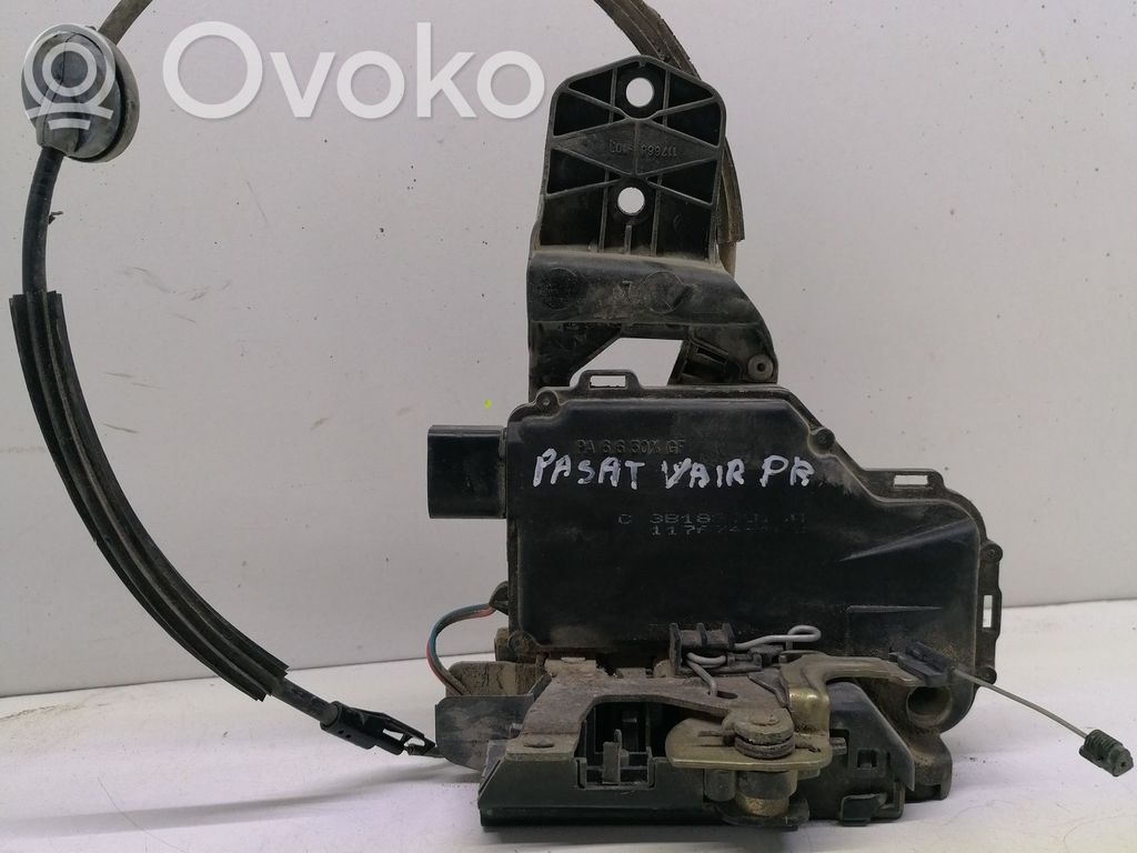 Volkswagen PASSAT B5 Zamek drzwi przednich 