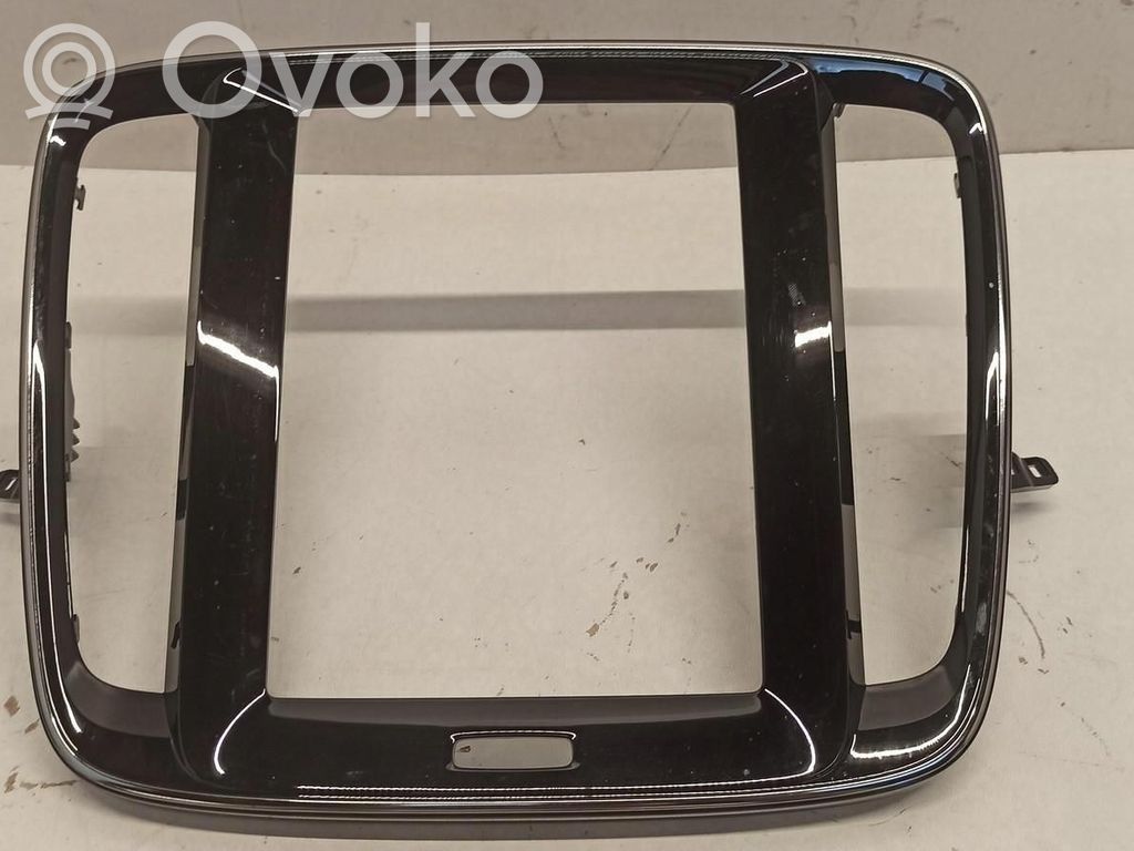 Volvo XC40 Monitor / wyświetlacz / ekran 