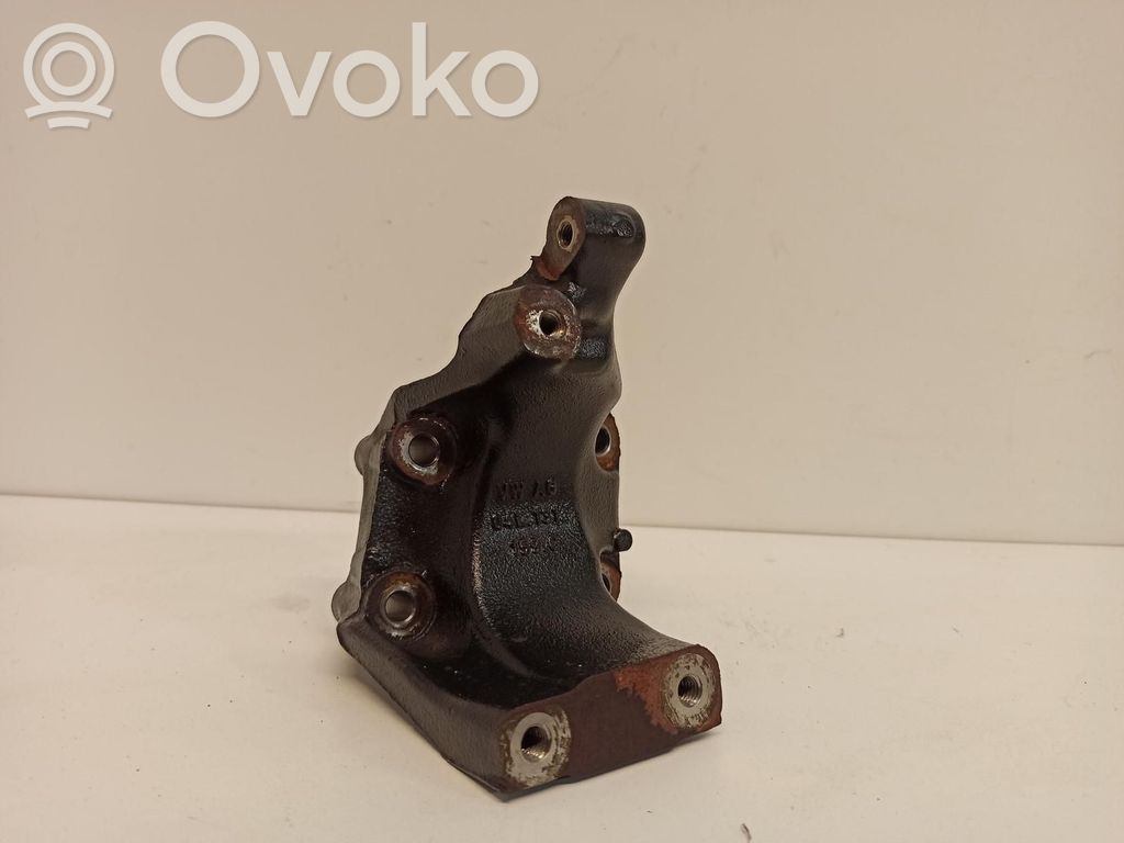 Audi A4 S4 B5 8D Engine mounting bracket 