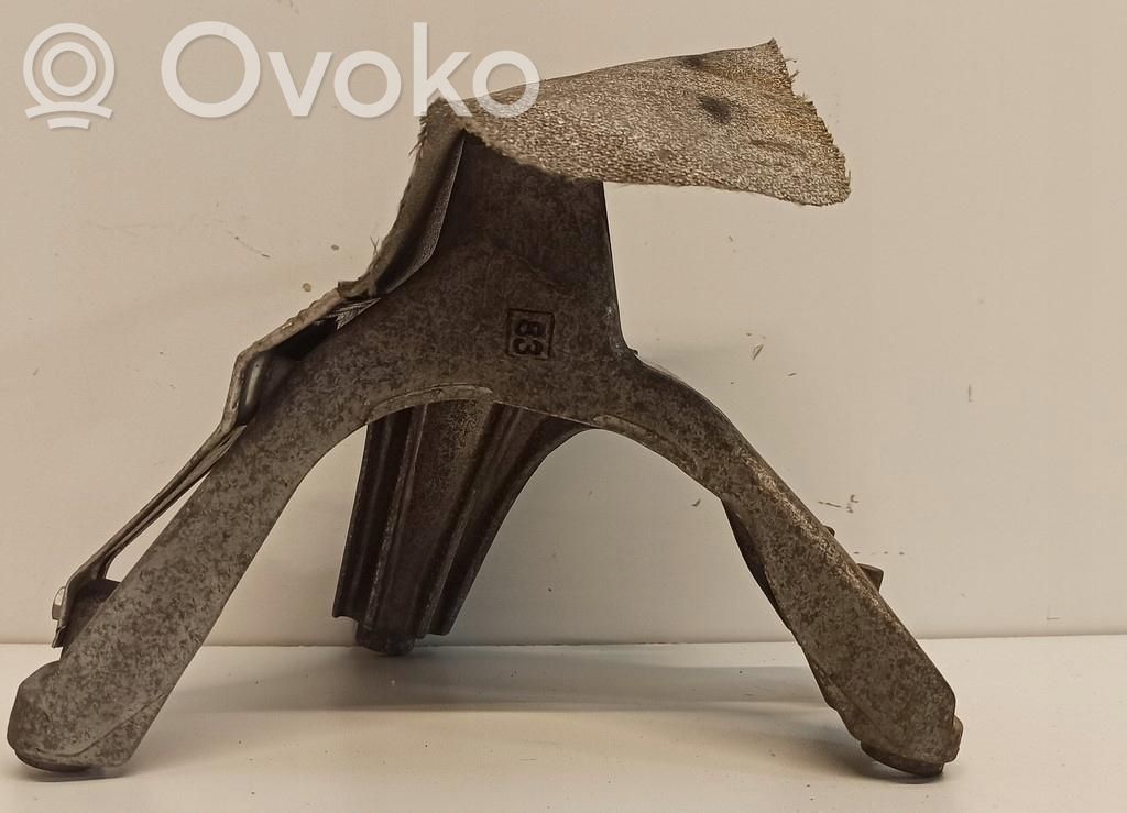 Audi A4 S4 B5 8D Engine mounting bracket 