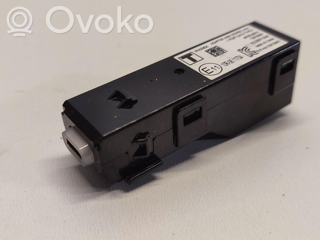 Mazda 2 Enchufe conector USB 