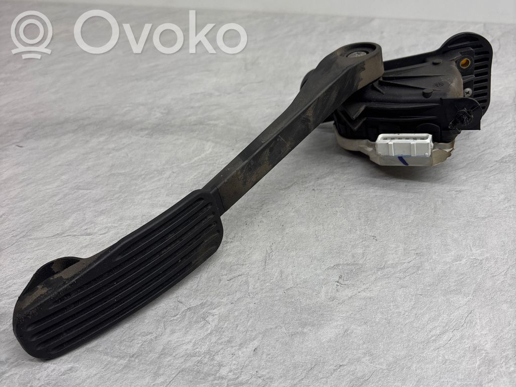 Volvo V70 Accelerator throttle pedal 