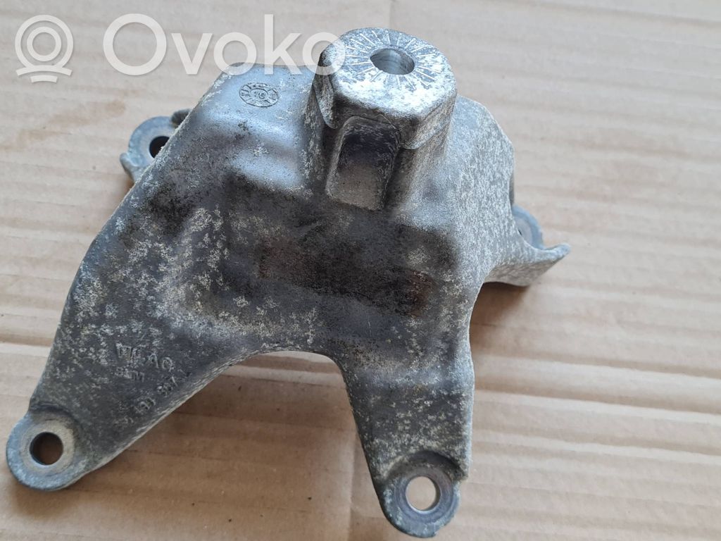 Audi A4 S4 B9 Engine mounting bracket 