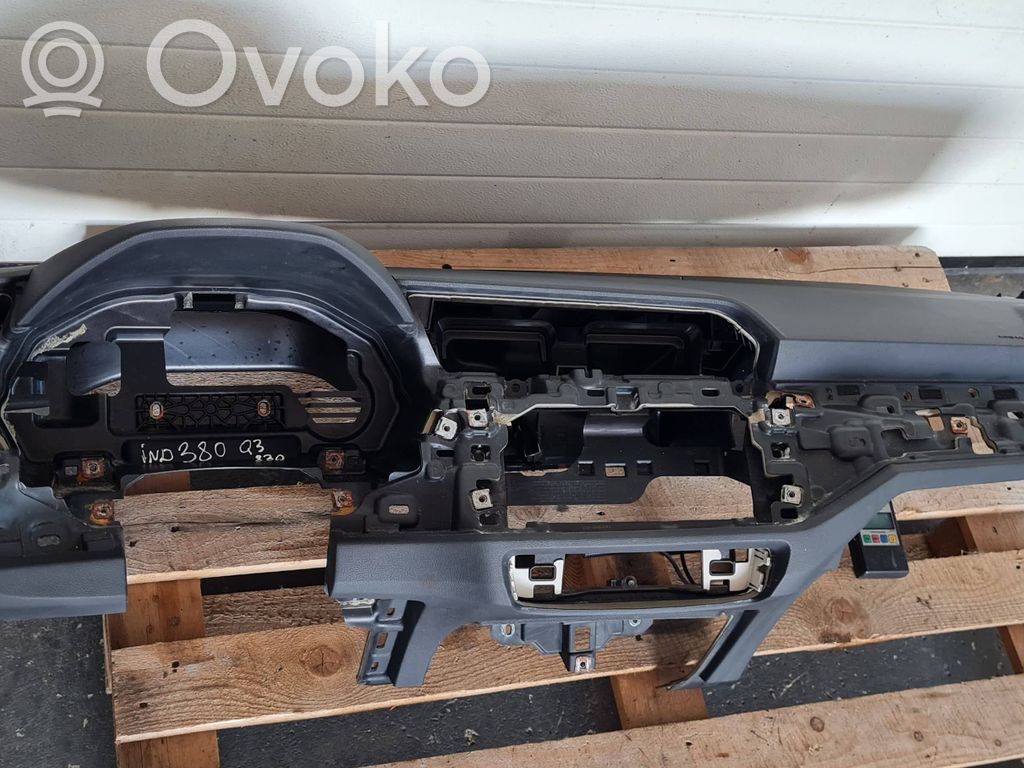 Audi Q3 F3 Panelė 