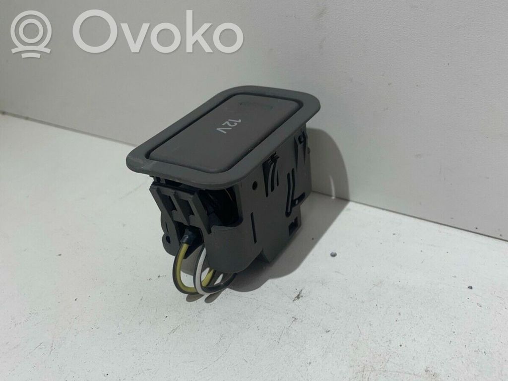 Audi A2 12V Steckdose hinten 