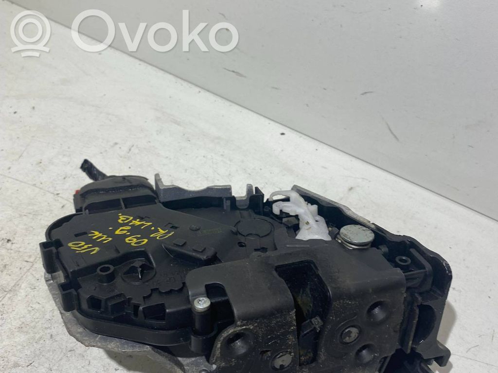 Volvo V50 Front door lock 
