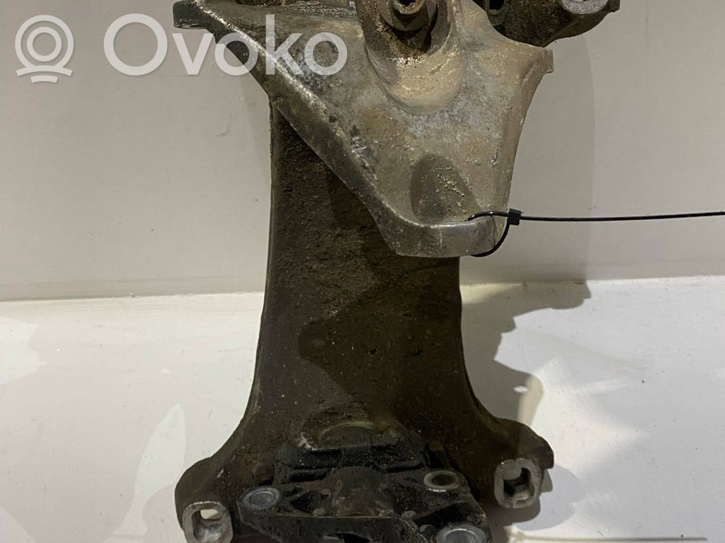 Audi A8 S8 D3 4E Engine mounting bracket 