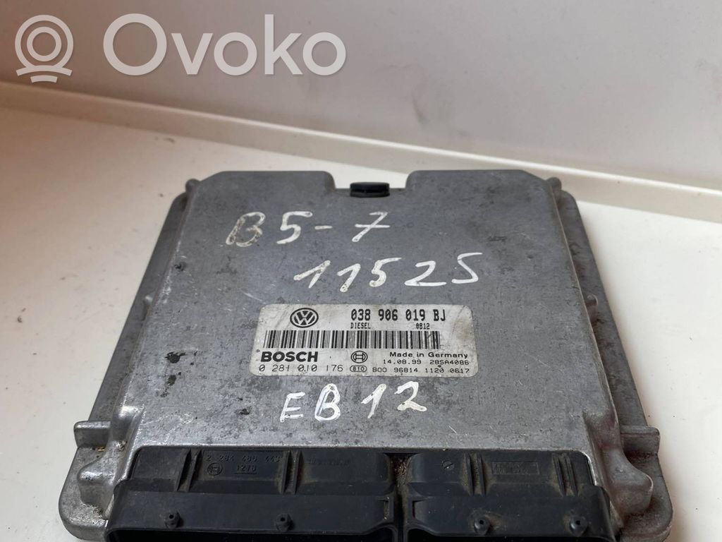 Volkswagen PASSAT B5 Engine control unit/module 