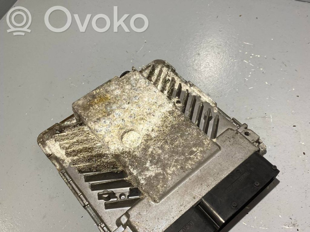 Volkswagen PASSAT B6 Engine control unit/module 