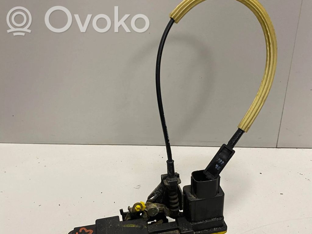 Volvo V70 Zamek drzwi tylnych 