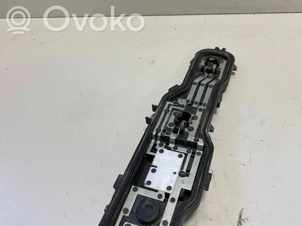 Dacia Dokker Takavalon polttimon suojan pidike 