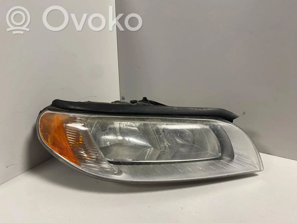 Volvo V70 Lampa przednia 