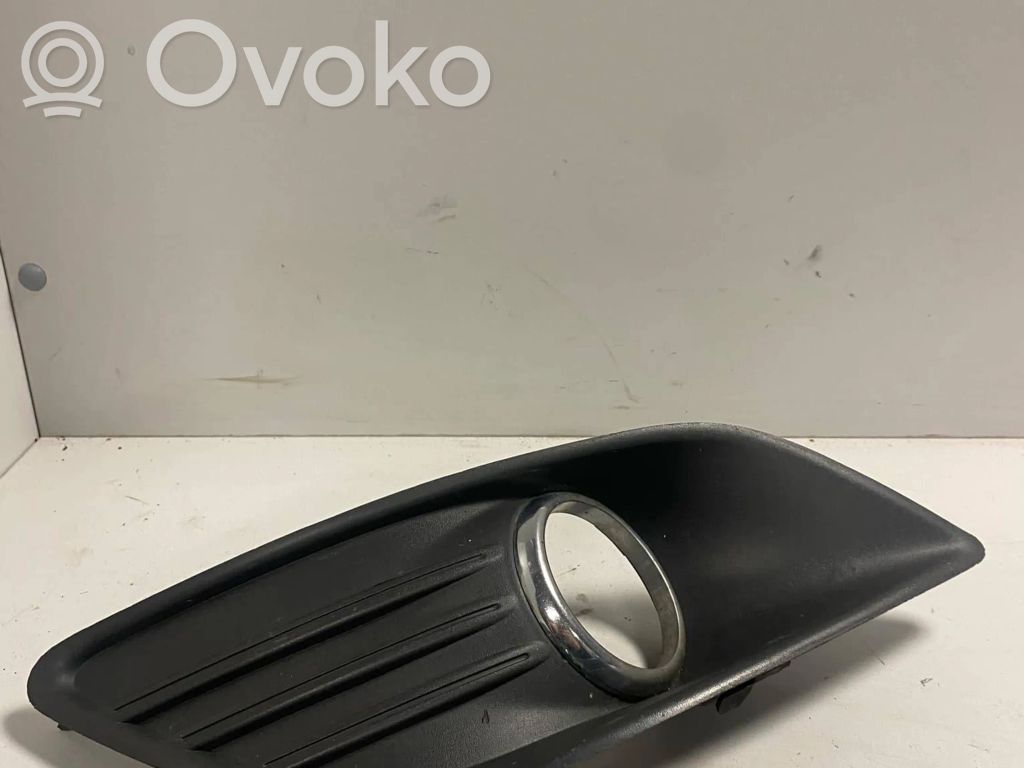 Ford Focus Etusumuvalon ritilä 