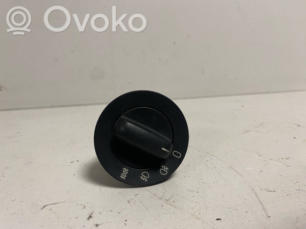 Light switch   8352215