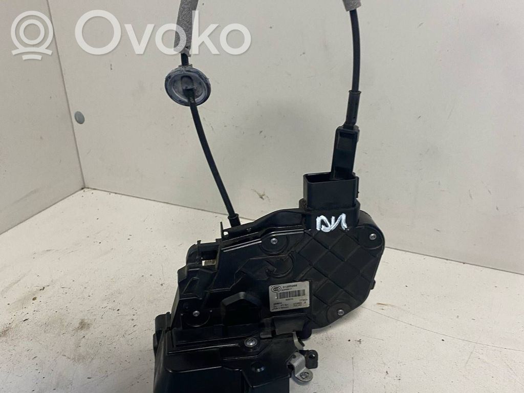 Volvo V70 Priekšpusē slēdzene 