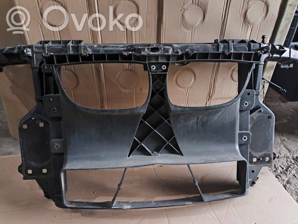 BMW 1 E81 E87 Radiatorių panelė 