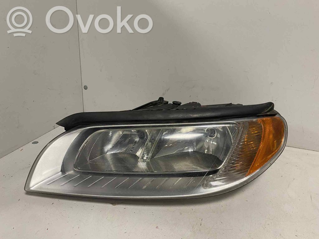 Volvo V70 Lampa przednia 