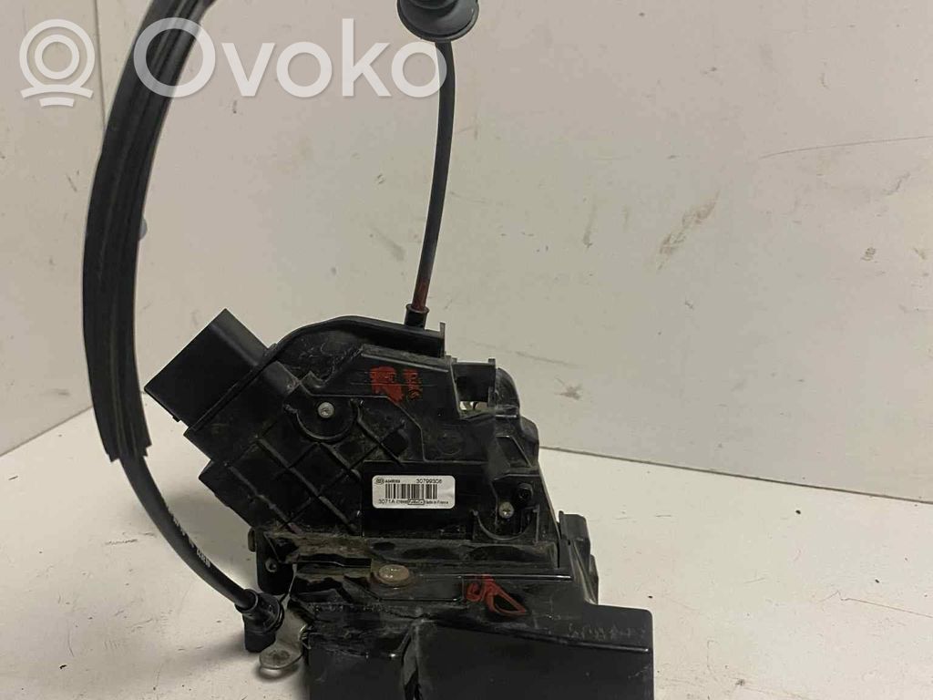 Volvo V50 Priekšpusē slēdzene 