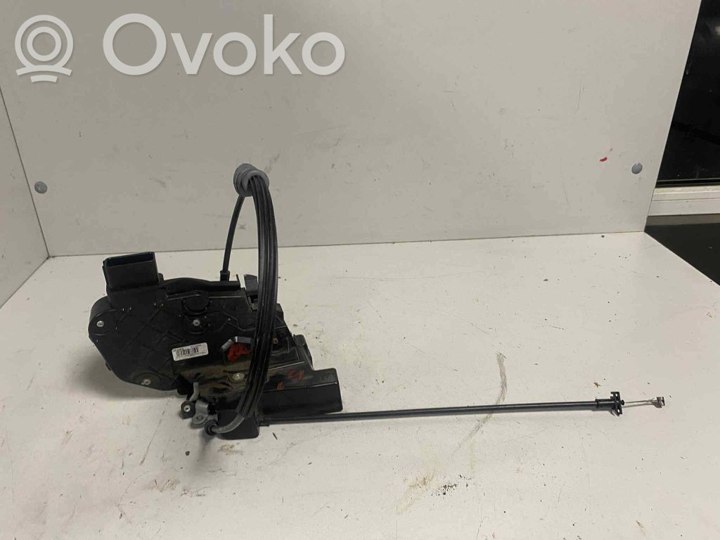 Volvo V50 Priekšpusē slēdzene 