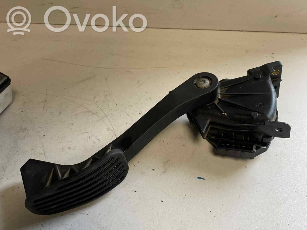 Volvo S70  V70  V70 XC Accelerator throttle pedal 