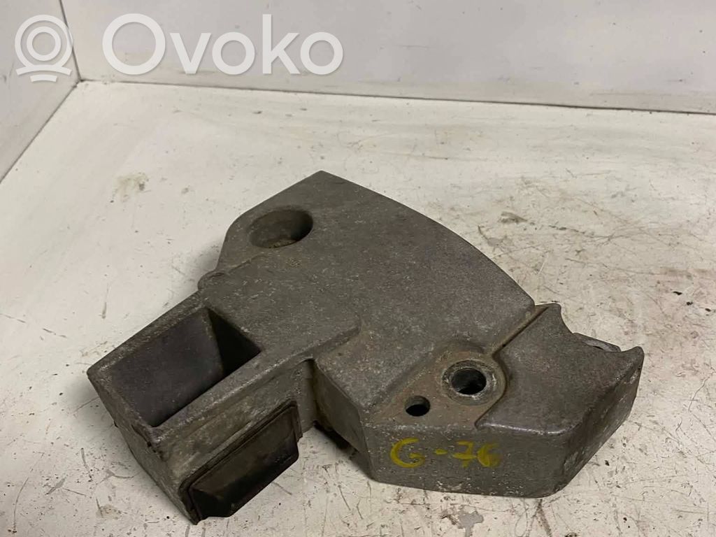 Renault Kangoo I Wspornik / Mocowanie silnika 