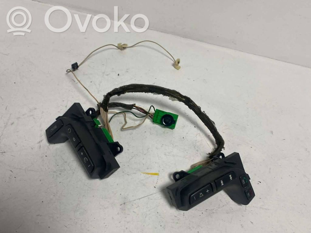 Volvo V70 Steering wheel buttons/switches 