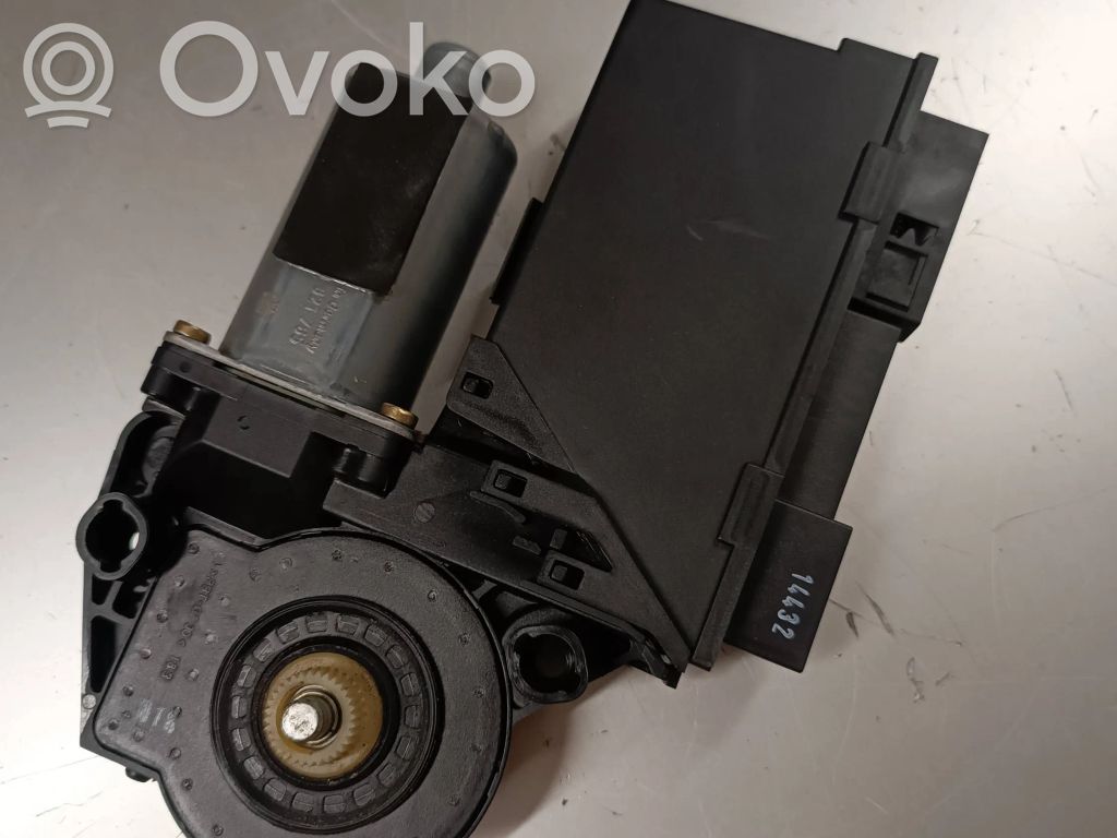Audi A8 S8 D3 4E Rear door window regulator motor 