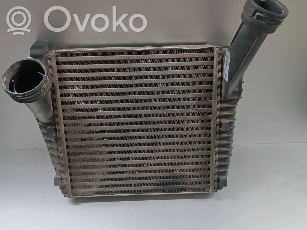 Audi Q7 4L Interkūlerio radiatorius 