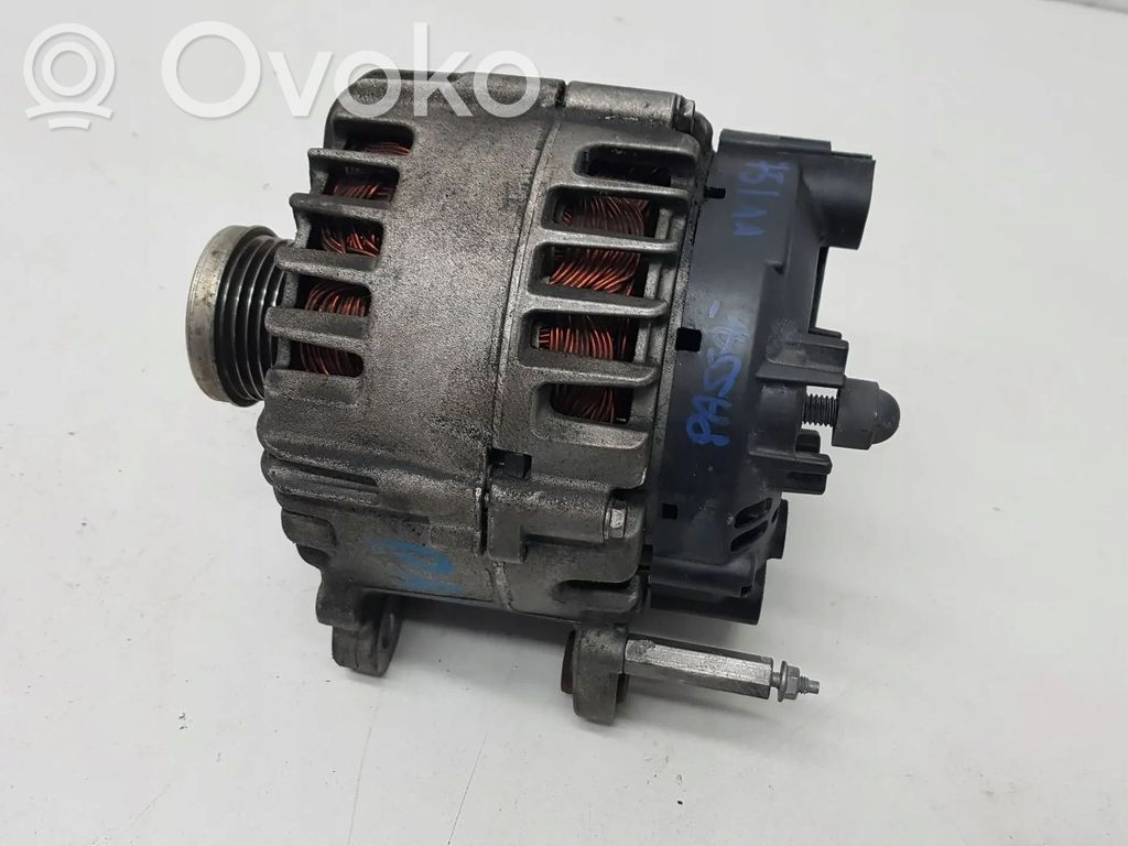Volkswagen PASSAT B7 Alternator 