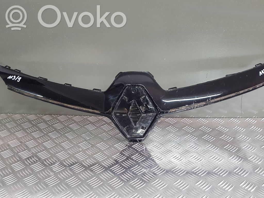 Renault Clio V Etupuskurin ylempi jäähdytinsäleikkö 