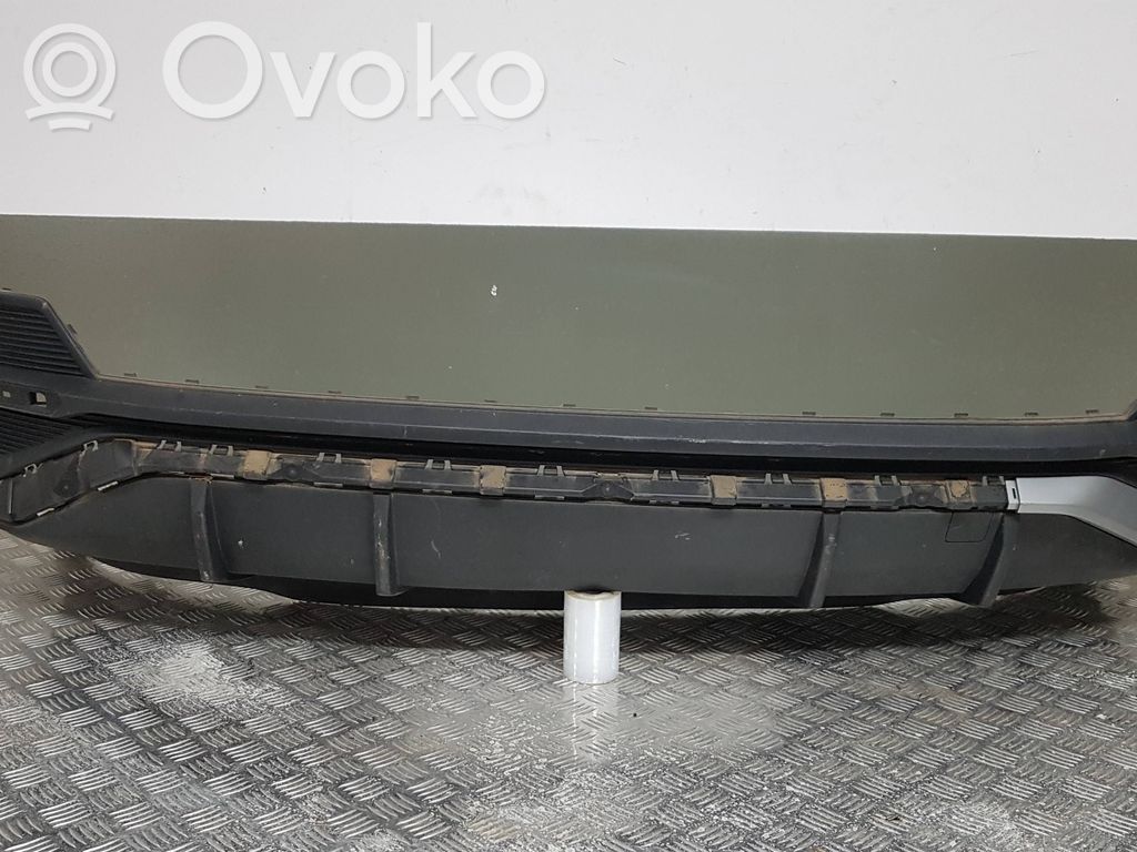 Audi Q3 F3 Moldura inferior del parachoques trasero 