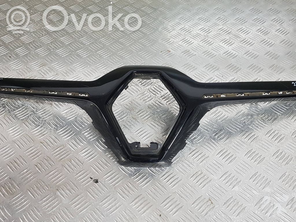 Renault Kadjar Etupuskurin ylempi jäähdytinsäleikkö 